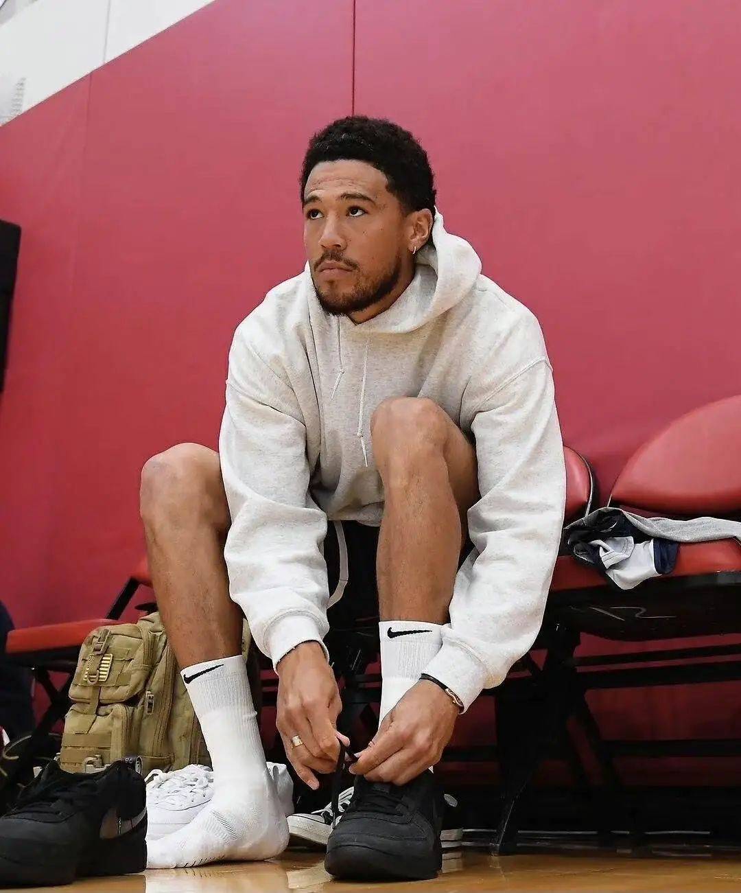 我们更容易 我们更容易